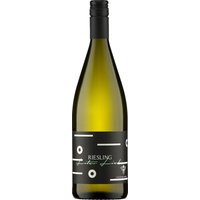 Der Lilienthal Liter Liebe Riesling 2023 vom Weinhaus Andres aus der Pfalz präsentiert sich mit Aromen von gelben Früchten und einer dezenten mineralischen Note. Die lebendige Frische wird von knackiger Säure begleitet