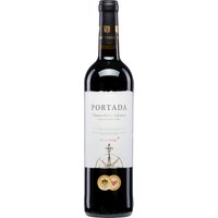 DFJ Vinhos erhielt 2020 die Auszeichnung "Weingut des Jahres" in Portugal und hat zahlreiche Preise für seine Weine gewonnen. Die "Portada Winemaker's Selection" aus dem Jahr 2021 stammt aus der renommierten Region Lisboa. Obwohl spezifische Tasting Notes für diesen Jahrgang fehlen