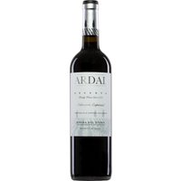 Balbás Ardal Reserva Selección Especial 2017 zeigt sich im Glas mit rubinroter Farbe und leicht braunen Reflexen. Die komplexe Nase offenbart reife Brombeeren und Johannisbeeren
