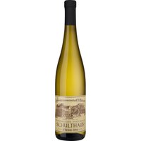 Die Weinberge der Lage Schultaus in Südtirol liegen auf einer Höhe von 540 bis 620 Metern und sind nach Südosten ausgerichtet. Die Böden bestehen aus kalkhaltigem Schotter und Lehm. Das Klima ist geprägt von warmen Tagen und kühlen Nächten