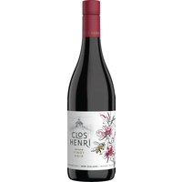 Der Clos Henri Estate Pinot Noir vereint die Eleganz der Rebsorte mit der Sonne Neuseelands zu einem eleganten und ausdrucksstarken Vergnügen. Im Gegensatz zu seinen französischen Vertretern zeigt sich dieser Pinot Noir mit erstaunlicher Kraft und dunkler Frucht