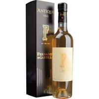 Der Fernando De Castilla Sherry Fino Antique aus der bedeutenden Bodegas Rey Fernando de Castilla in Andalusien beeindruckt mit einer hellgelben Farbe und einem komplexen Profil. Aromen von Hefe und Lees dominieren das Bouquet dieses eleganten Sherrys. Typisch für einen Fino entwickelt sich dieser Wein unter einer dicken Hefeschicht namens "Flor"