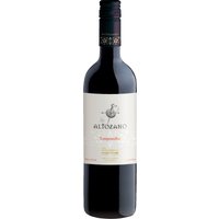 Im Glas präsentiert der Tempranillo von Altozano eine leuchtend rubinrote Farbe. Der Nase offenbart dieser Altozano Rotwein allerlei Heidelbeeren