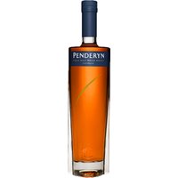 Der Penderyn Gold Range Portwood Whiskey präsentiert sich mit einem unverkennbaren Aroma getrockneter Früchte