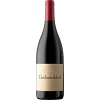Der Kleinood Tamboerskloof Syrah aus Stellenbosch präsentiert sich in tiefem Rubinrot im Glas. Die aromatische Vielfalt umfasst intensive Noten von Veilchen