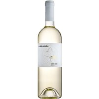 Die Cirò DOC ist das älteste Weinanbaugebiet Kalabriens. Von der Küste des Ionischen Meeres bis zu den Ausläufern des Sila-Gebirges spiegelt sich hier Süditaliens Vielfalt und Lebensfreude. Die Signatur des Hauses Librandi ist der Cirò Bianco. Drei Generationen keltern diese Cuvée aus der heimischen Greco Bianco Traube. Frisch