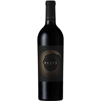 Der Bacco Prelude Red Blend 2021 präsentiert sich in einem tiefen Karminrot und überzeugt durch eine intensive