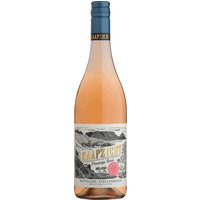 Mit zartem Roséton im Glas präsentiert sich dieser Rosé vom Kaapzicht Estate. Fruchtige Erdbeeraromen verbinden sich mit floralen und dezenten Kräuternoten zu einem lebendigen Bukett. Der Anteil von 10 % Sauvignon Blanc verleiht dem Wein zusätzliche Frische und unterstützt eine feine Säurestruktur. Die Trauben stammen von sieben Jahre alten Reben