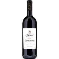 Der Margalit Cabernet Sauvignon 2018 präsentiert sich im Glas mit einer tiefdunklen Farbe. Am Gaumen verbinden sich Aromen von reifen dunklen Früchten mit dezenten Kräuternoten