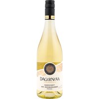 Der Weißburgunder 2023 von Dagernova zeigt eine elegante Verbindung von frischen Ananas- und saftigen Pfirsichnoten. Das fruchtige Bukett wird durch florale Anklänge und feine Birnennuancen ergänzt. Am Gaumen besticht der Wein mit milder Säure