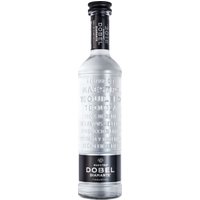 Der Maestro Dobel Diamante Tequila von Casa Cuervo fasziniert mit einem unglaublich vielschichtigen Aroma. Süße Noten von Karamell und Vanille vereinen sich mit würzigen Tönen von Zimt und Pfeffer. Diese komplexe Kombination macht ihn zu einem besonderen Erlebnis für die Sinne. Im Glas beeindruckt die klare Reinheit des Tequilas
