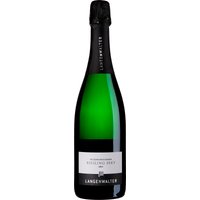 Feinperlend und quicklebendig präsentiert sich der Riesling Sekt aus der Pfalz mit einem reifen und vielschichtigen Bouquet. Aromen von Aprikosen und Weinbergspfirsichen verweben sich mit einem Hauch zarter Nuss und werden von einem harmonischen Säurespiel getragen. Das lebhafte Mousseux sorgt für Frische und Eleganz. Das Weingut Langenwalter legt Wert auf sorgfältige Weinbereitung und Qualität. Der Sekt eignet sich besonders als Begleiter zu Gerichten mit Wurzelgemüse oder Kürbis.